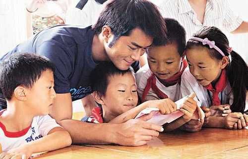 Cổ Thiên Lạc: Đại nam thần của làng giải trí Hồng Kông hay ông hoàng phim rác?